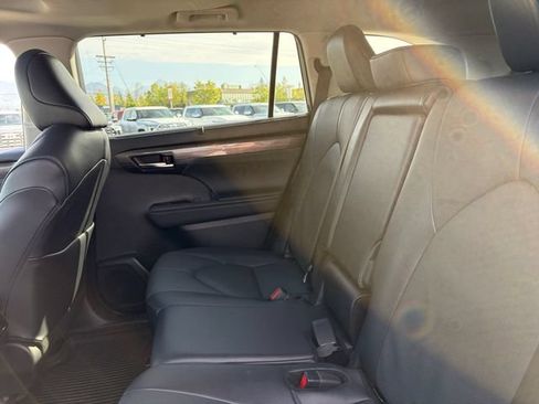 Used 2024 Toyota Highlander Limited AWD/4WD image 22