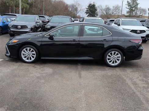 Used 2024 Toyota Camry LE image 5
