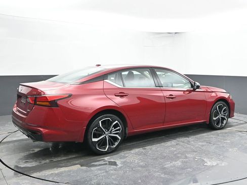 Used 2024 Nissan Altima 2.5 SR w/ SR Premium Package image 11