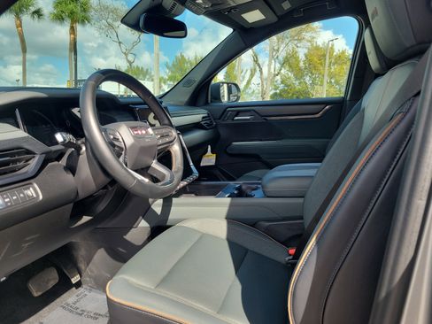 Used 2024 GMC Acadia AT4 w/ Luxury Package image 17