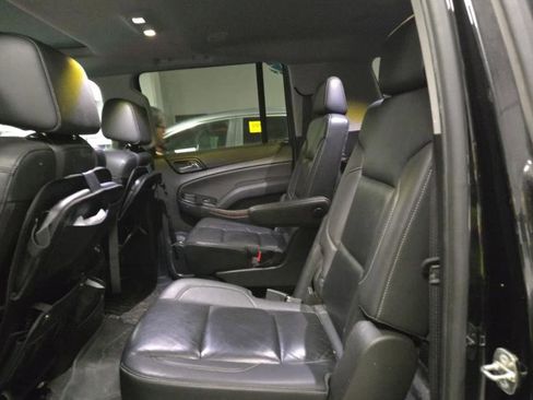 Used 2019 Chevrolet Suburban LT image 6