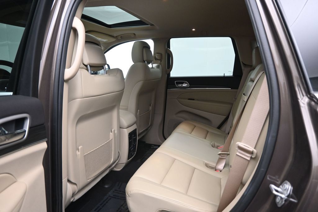 Used 2020 Jeep Grand Cherokee Limited AWD/4WD image 25