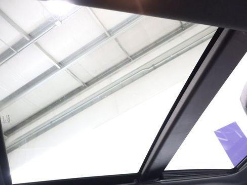 Used 2018 Jeep Grand Cherokee Limited image 25