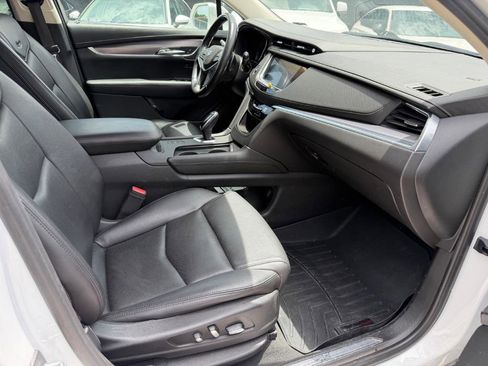 Used 2018 Cadillac XT5 Luxury w/ LPO, Black Ice Package AWD/4WD image 17