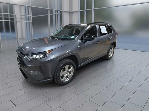 Used 2022 Toyota RAV4 LE AWD/4WD image 4