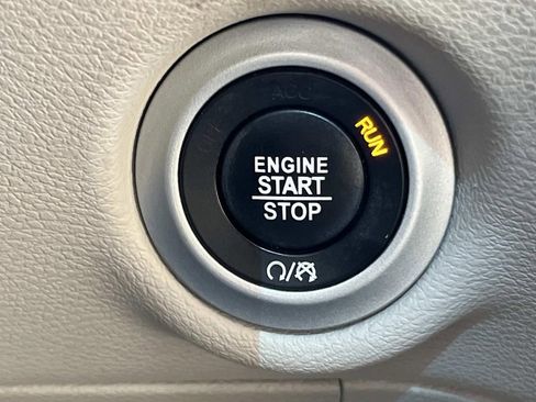 Used 2018 Chrysler Pacifica Touring-L Plus image 26