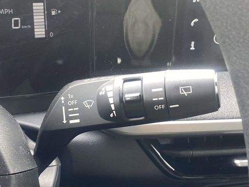 Used 2025 Nissan Kicks SV image 22