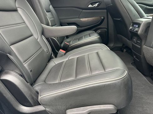 Used 2022 GMC Acadia Denali w/ Denali Ultimate Package image 16