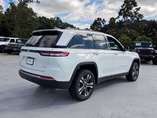 New 2027 Jeep Grand Cherokee Limited RWD image 9