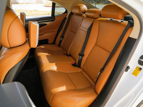 Used 2013 Lexus LS 460 w/ Comfort Pkg image 34