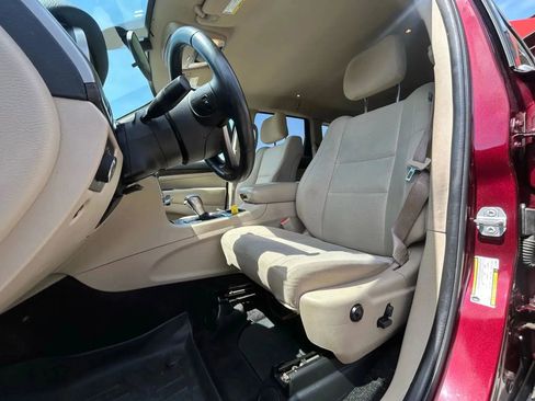 Used 2018 Jeep Grand Cherokee Laredo image 28