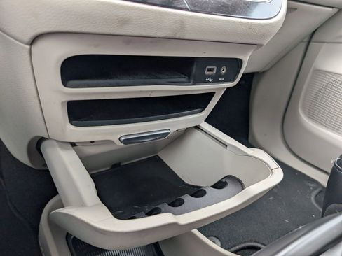 Used 2020 Chrysler Voyager Lxi image 12