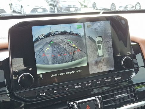 Used 2023 Nissan Pathfinder Platinum image 20