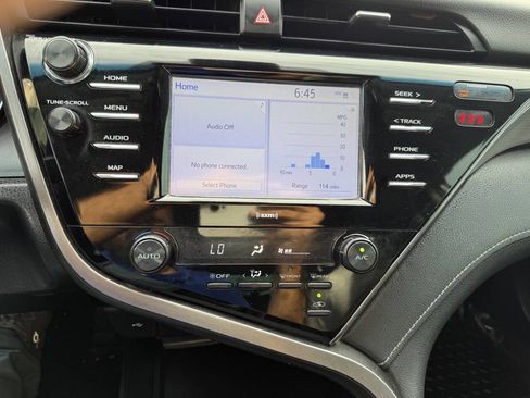 Used 2020 Toyota Camry SE image 19