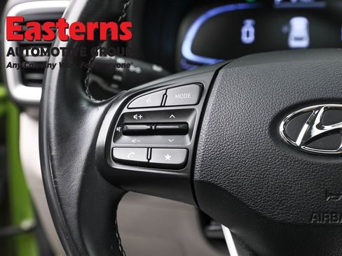 Used 2023 Hyundai Venue SEL w/ Cargo Package image 15