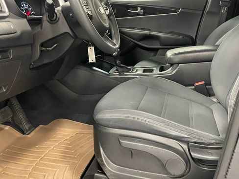 Used 2016 Kia Sorento LX image 11