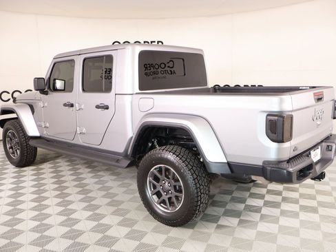 Used 2020 Jeep Gladiator Overland w/ Dual Top Group AWD/4WD image 23