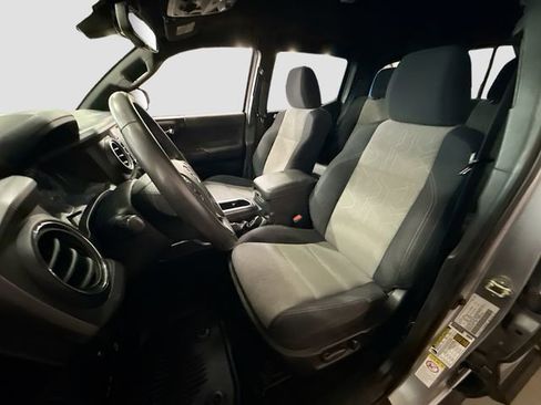 Used 2020 Toyota Tacoma TRD Off-Road image 20