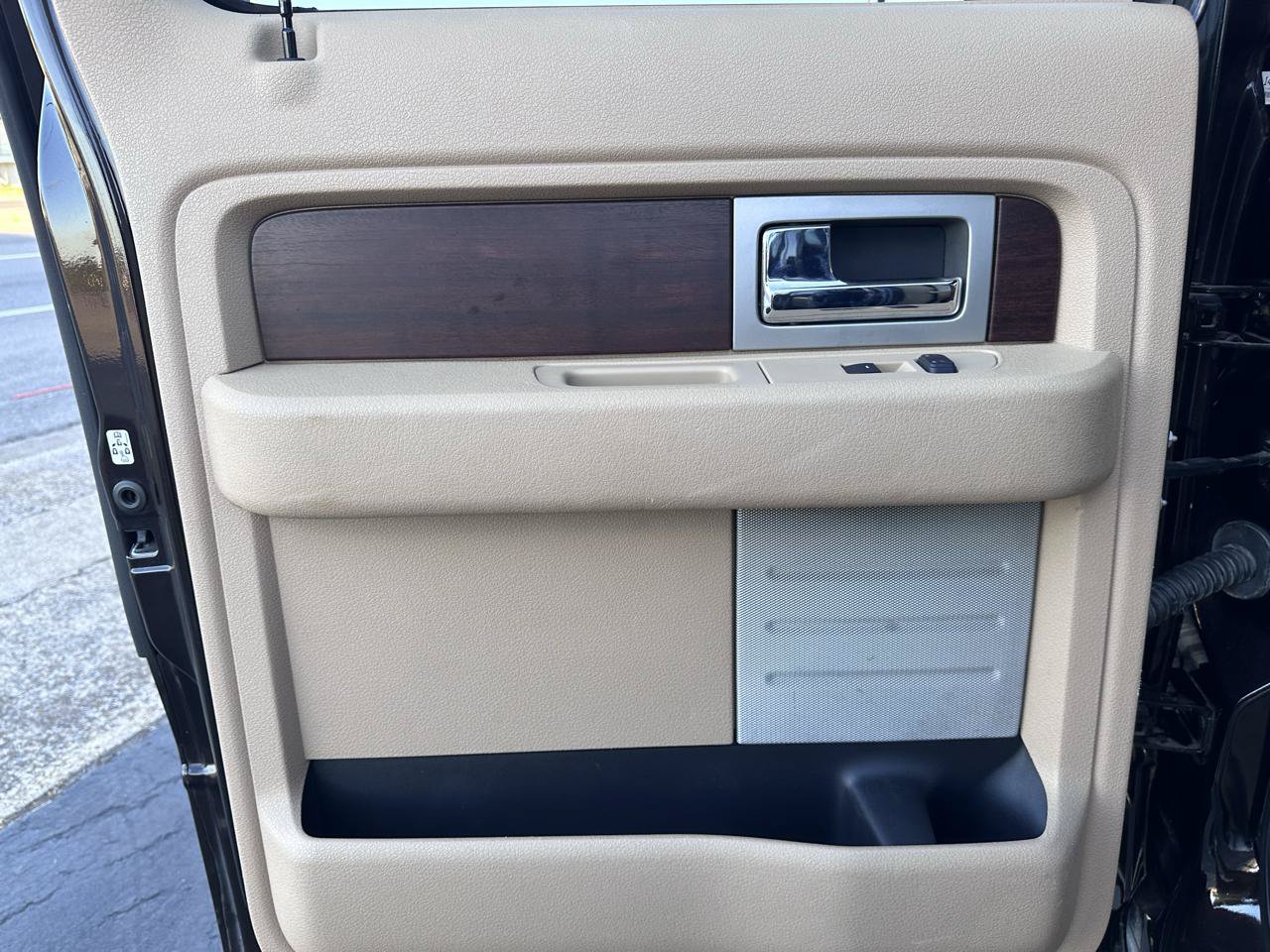 Used 2014 Ford F150 King Ranch w/ King Ranch Luxury Package AWD/4WD image 29
