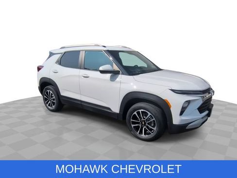 Certified 2025 Chevrolet TrailBlazer LT w/ Convenience Package AWD/4WD image 2