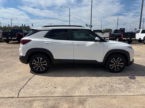 Used 2022 Chevrolet TrailBlazer ACTIV w/ Sun and Liftgate Package image 1