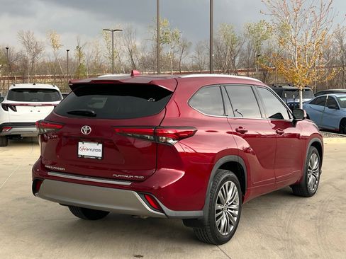 Used 2021 Toyota Highlander Platinum image 12