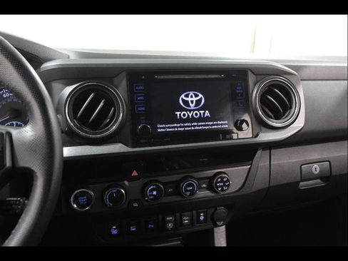 Used 2018 Toyota Tacoma TRD Sport w/ Technology Package image 9