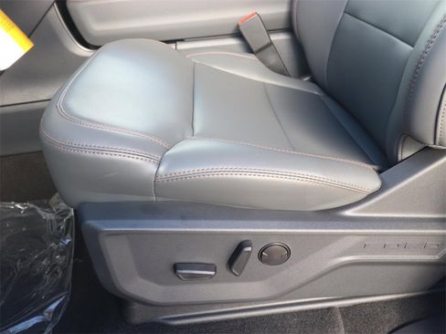 New 2025 Ford Expedition Active image 16