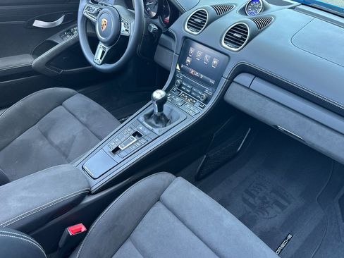 Used 2023 Porsche 718 Boxster Spyder RWD image 17