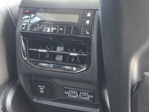 Used 2023 Jeep Grand Cherokee L Limited w/ Luxury Tech Group II image 11