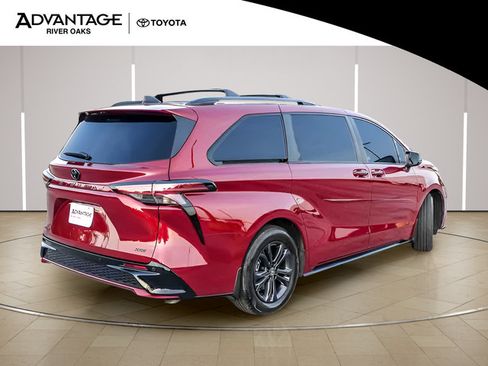 Used 2026 Toyota Sienna XSE AWD/4WD image 8