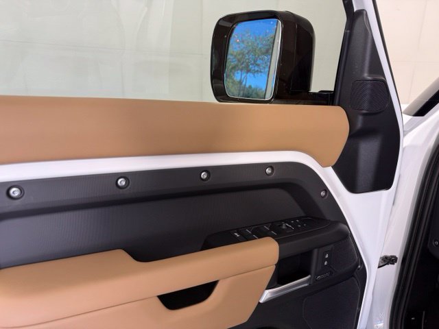 New 2026 Land Rover Defender 110 X-Dynamic SE AWD/4WD image 30
