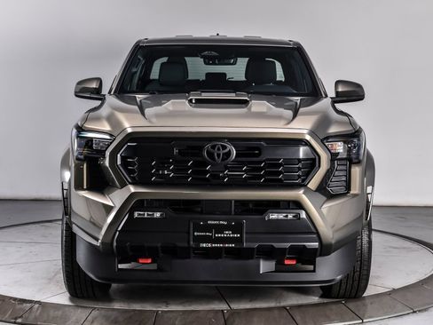 Used 2025 Toyota Tacoma TRD Sport AWD/4WD image 2