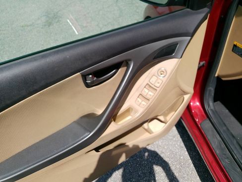 Used 2013 Hyundai Elantra GLS w/ Preferred Pkg FWD image 18