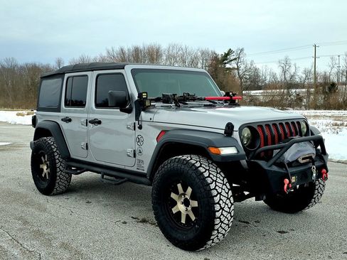 Used 2018 Jeep Wrangler Unlimited Sport S image 36