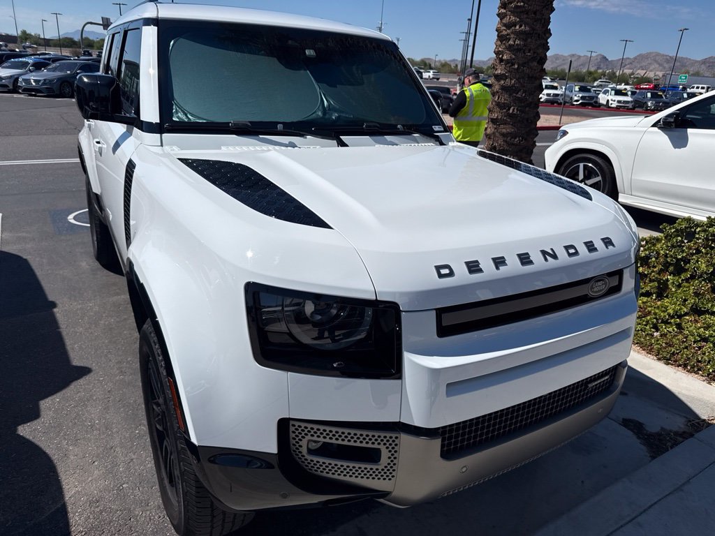 Used 2022 Land Rover Defender 110 X-Dynamic SE AWD/4WD image 2