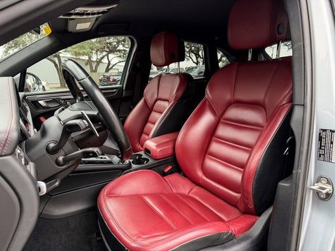 Used 2023 Porsche Macan Turbo image 7