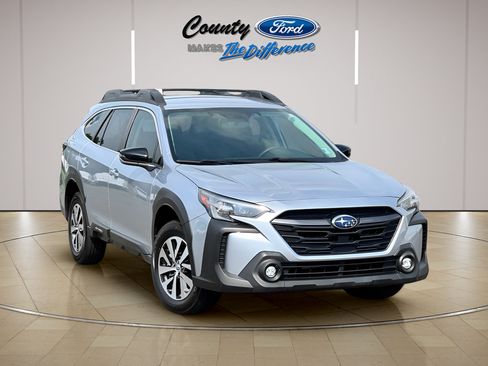 Used 2023 Subaru Outback Premium AWD/4WD image 1