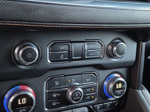 Used 2024 GMC Yukon AT4 w/ Technology Package image 26