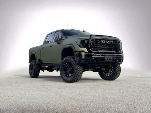 Used 2025 GMC Sierra 2500 AT4X image 2