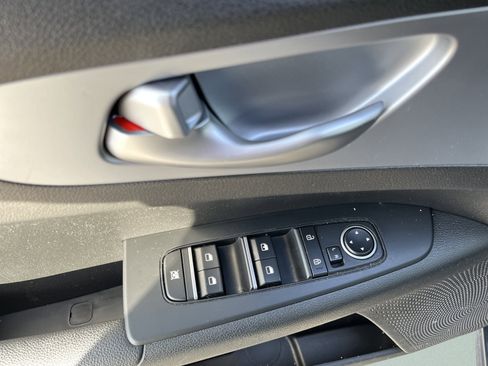 Used 2023 Kia Forte LXS image 18