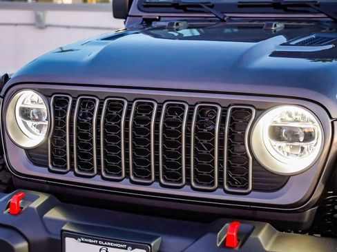 New 2026 Jeep Gladiator Rubicon w/ Steel Power Dome Hood Package AWD/4WD image 6