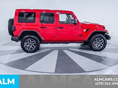 Used 2025 Jeep Wrangler Unlimited Sahara AWD/4WD image 11