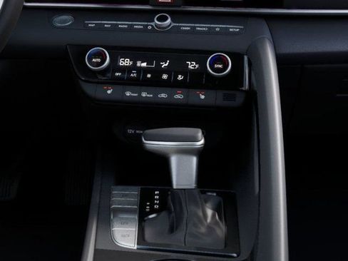 Used 2026 Hyundai Elantra Limited FWD image 16
