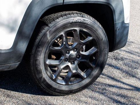 Used 2018 Jeep Renegade Latitude w/ Popular Equipment Group image 6