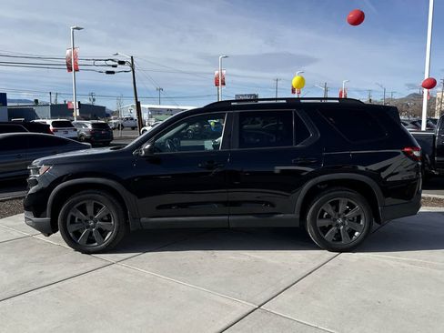 Used 2023 Honda Pilot Sport image 2