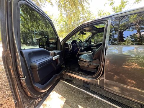 Used 2017 Ford F250 Lariat w/ Lariat Ultimate Package AWD/4WD image 18
