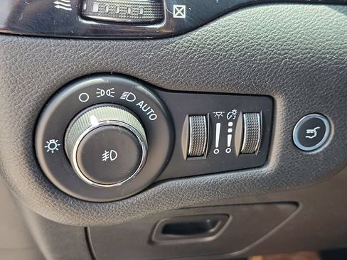 Used 2023 Jeep Cherokee Altitude Lux AWD/4WD image 29