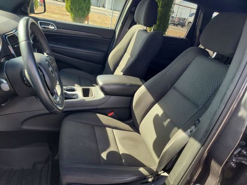 Used 2019 Jeep Grand Cherokee Laredo w/ 18" Wheel & 8.4" Radio Group image 16