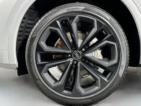 Used 2023 Audi Q5 2.0T Premium Plus w/ Premium Plus Package AWD/4WD image 11